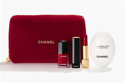 chanel gift bags|Chanel christmas 2020 gift sets.